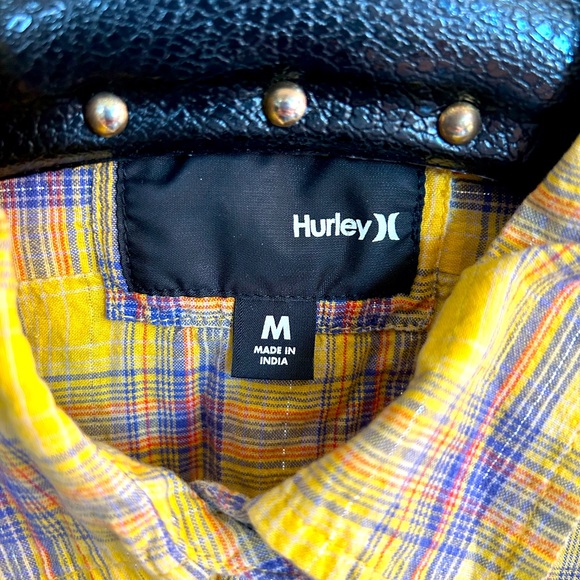 Hurley summer plaid button down shirt! ✌️ - Picture 3 of 4
